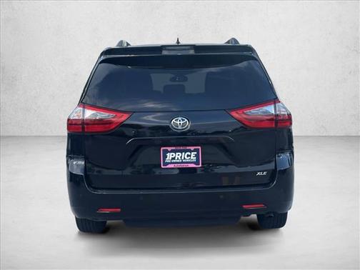 2020 Toyota Sienna XLE