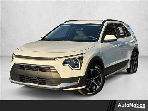 Snow White Pearl 2023 Kia Niro LX