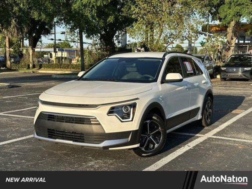 Snow White Pearl 2023 Kia Niro LX