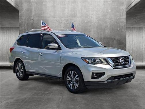 Photo 3 of 26 of 2018 Nissan Pathfinder SL