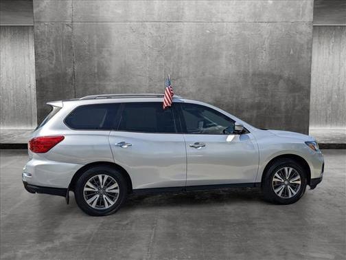 Photo 5 of 26 of 2018 Nissan Pathfinder SL