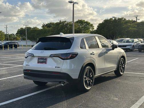 Platinum White Pearl 2026 Honda HR-V AWD Sport