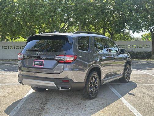 2025 Honda Pilot Touring 8-Passenger