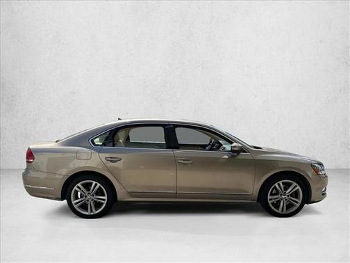 2015 Volkswagen Passat 1.8T Auto SE w/Sunroof & Nav