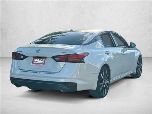 2021 Nissan Altima SR FWD