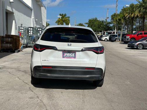 Platinum White Pearl 2023 Honda HR-V LX