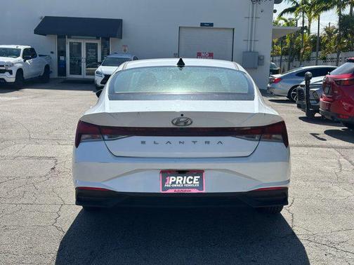 2022 Hyundai ELANTRA SEL