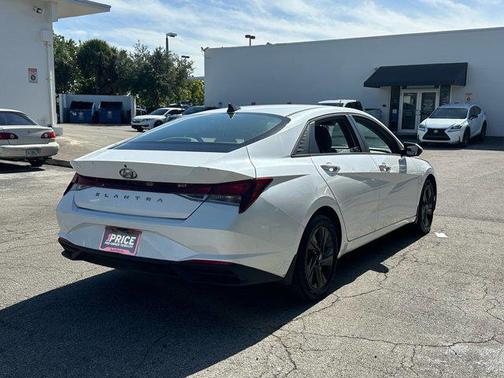 2022 Hyundai ELANTRA SEL