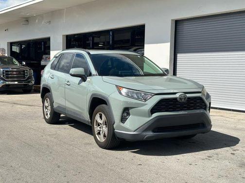 2020 Toyota RAV4 XLE