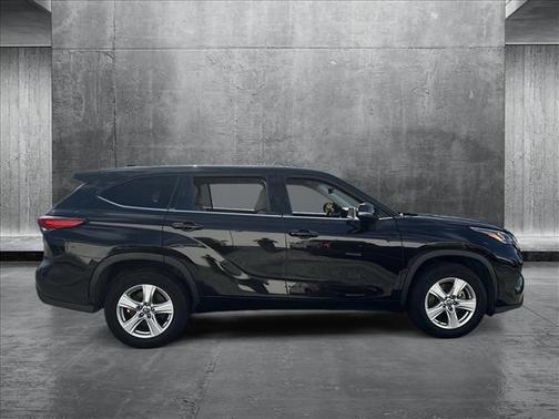 2020 Toyota Highlander LE