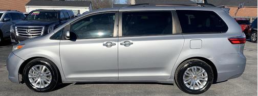 2016 Toyota Sienna XLE