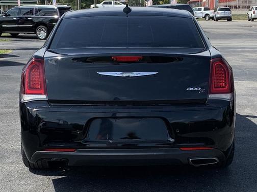 2018 Chrysler 300 S