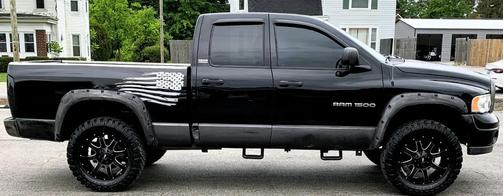 Black 2005 Dodge Ram 1500 SLT Quad Cab