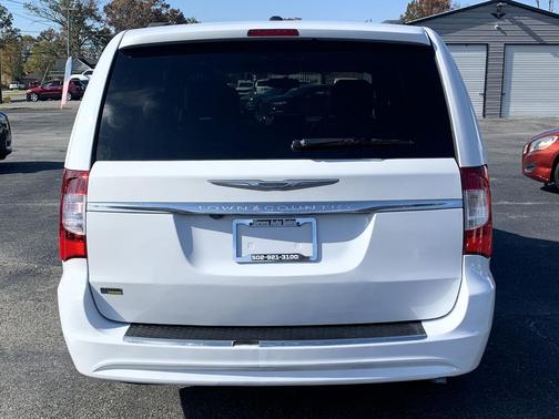 2016 Chrysler Town & Country Touring
