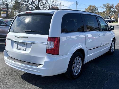 2016 Chrysler Town & Country Touring