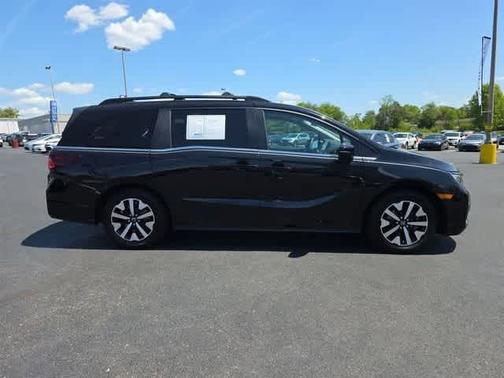 Crystal Black Pearl 2026 Honda Odyssey