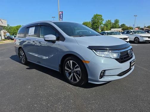 Sonic Gray Pearl 2024 Honda Odyssey