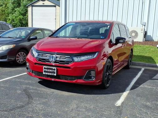 Radiant Red Metallic Ii 2026 Honda Odyssey