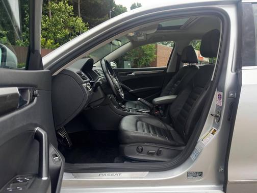 2017 Volkswagen Passat 1.8T SEL Premium