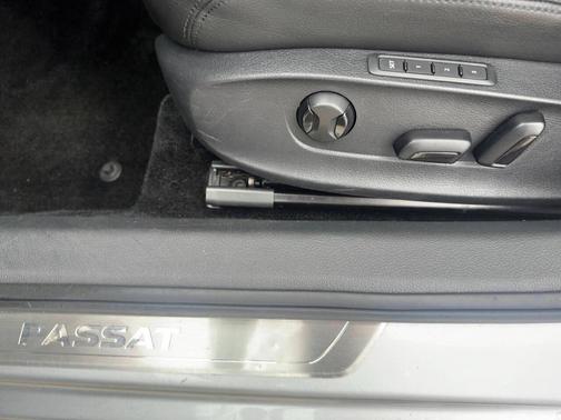 2017 Volkswagen Passat 1.8T SEL Premium