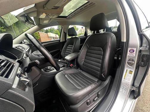 2017 Volkswagen Passat 1.8T SEL Premium