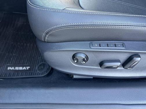 2022 Volkswagen Passat 2.0T Limited Edition