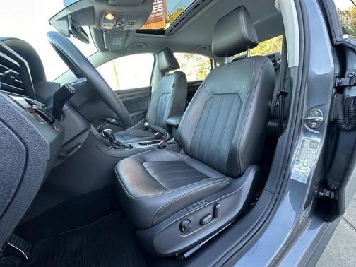 2022 Volkswagen Passat 2.0T Limited Edition
