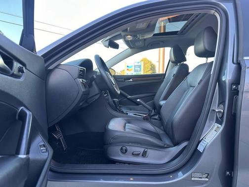 2022 Volkswagen Passat 2.0T Limited Edition