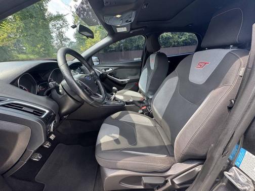 2017 Ford Focus ST 