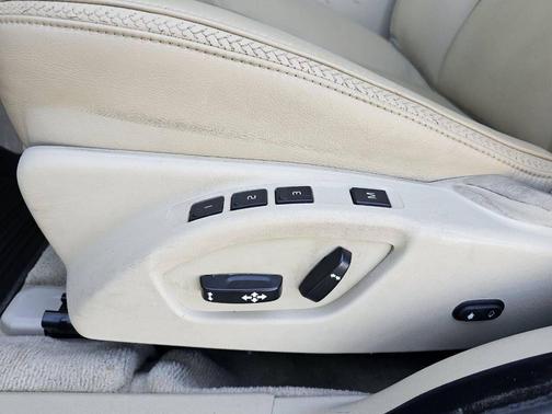 White 2015 Volvo XC70 T5 Platinum