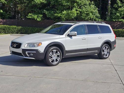 White 2015 Volvo XC70 T5 Platinum