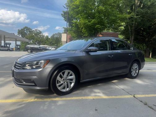 2018 Volkswagen Passat 2.0T SE