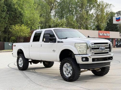 White 2015 Ford F-250 Lariat