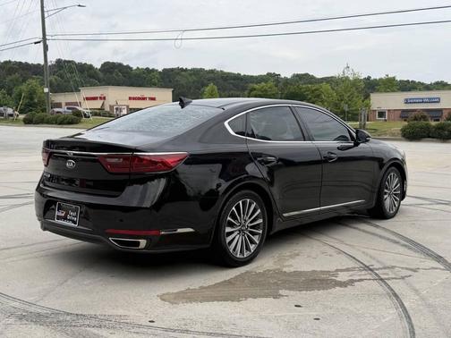 Aurora Black 2017 Kia Cadenza Technology