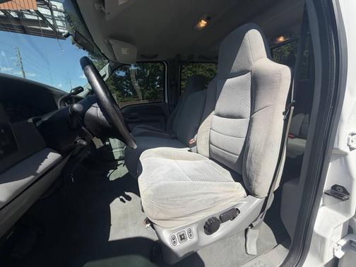 Oxford White Clearcoat 2004 Ford F-250 XLT Crew Cab
