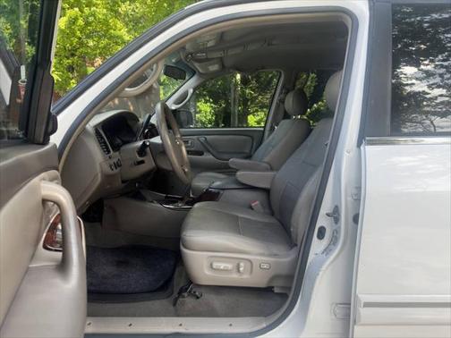 2005 Toyota Sequoia SR5