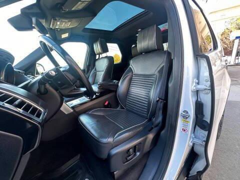 White 2017 Land Rover Discovery HSE LUXURY