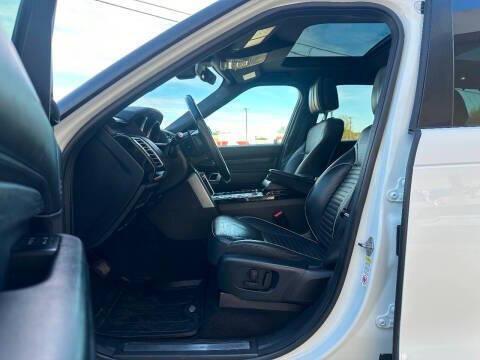 White 2017 Land Rover Discovery HSE LUXURY