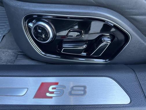2013 Audi S8 4.0T