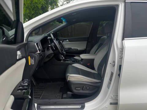 White 2018 Kia Sportage EX