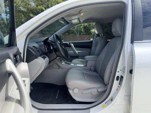 2013 Toyota Highlander SE