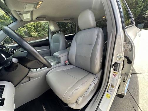2013 Toyota Highlander SE