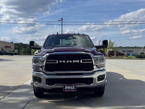 2022 RAM 3500 Big Horn Crew Cab 4x4 8' Box
