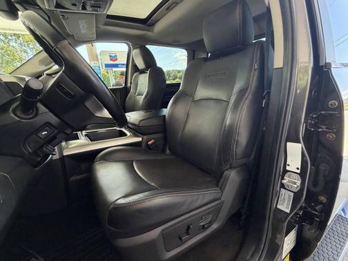 Granite Crystal Metallic Clearcoat 2017 RAM 3500 Laramie Crew Cab 4x4 8' Box