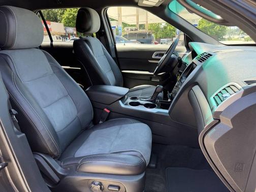 Gray 2015 Ford Explorer XLT