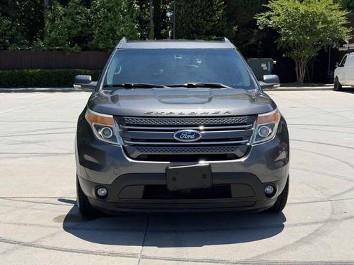 Gray 2015 Ford Explorer XLT