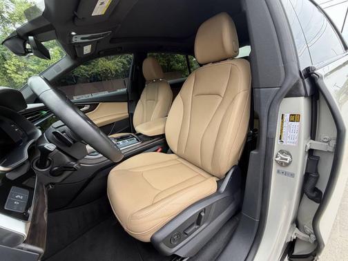 Vicuna Beige Metallic 2022 Audi Q8 55 Premium Plus