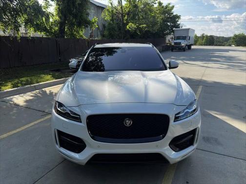 2018 Jaguar F-PACE 30t R-Sport