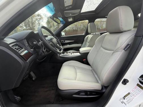 Moonlight White 2015 INFINITI Q70 3.7