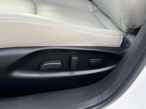 Moonlight White 2015 INFINITI Q70 3.7